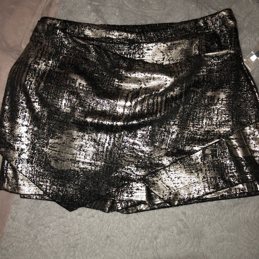 Gold n black skirt/short